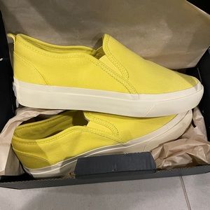 Everlane Sneakers in Yellow Size 7 (Worn once or twice but like new condition)